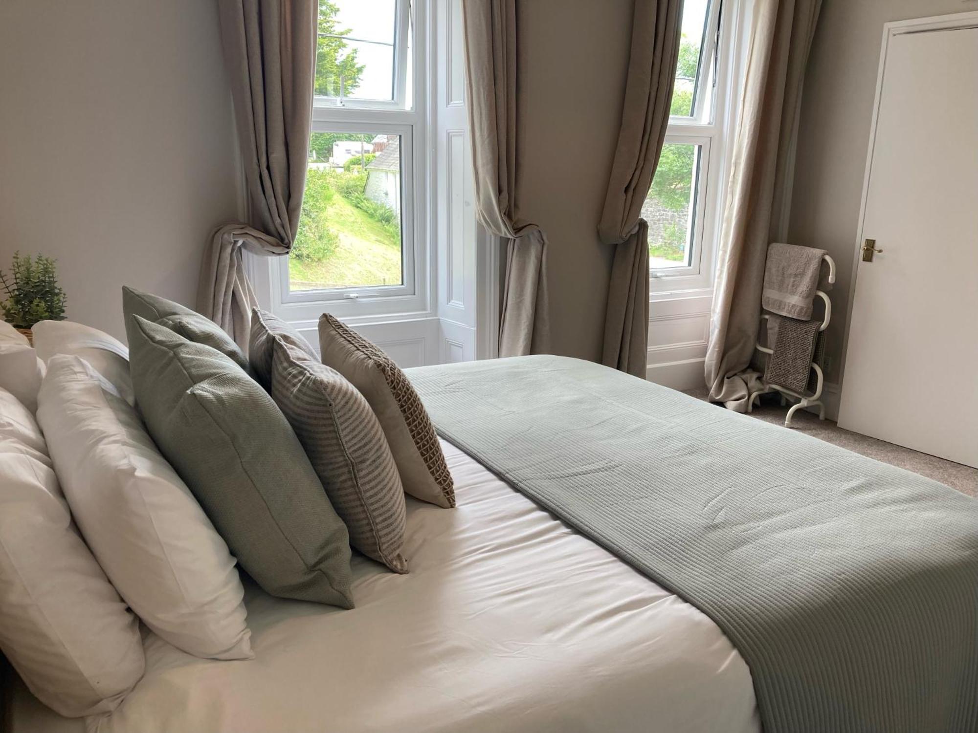 Serenity House Wales 랸가마치웰즈 외부 사진