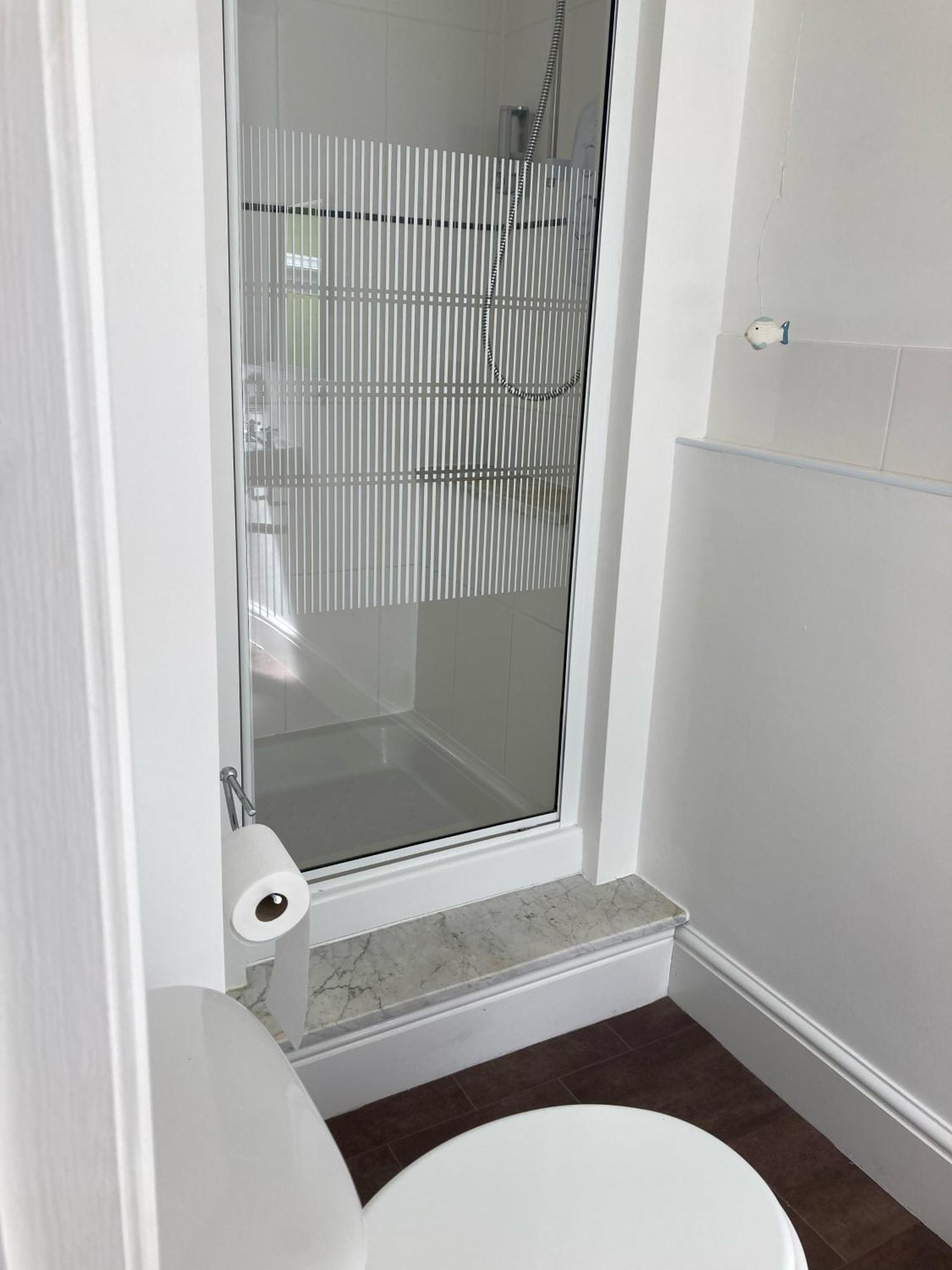 Serenity House Wales 랸가마치웰즈 외부 사진