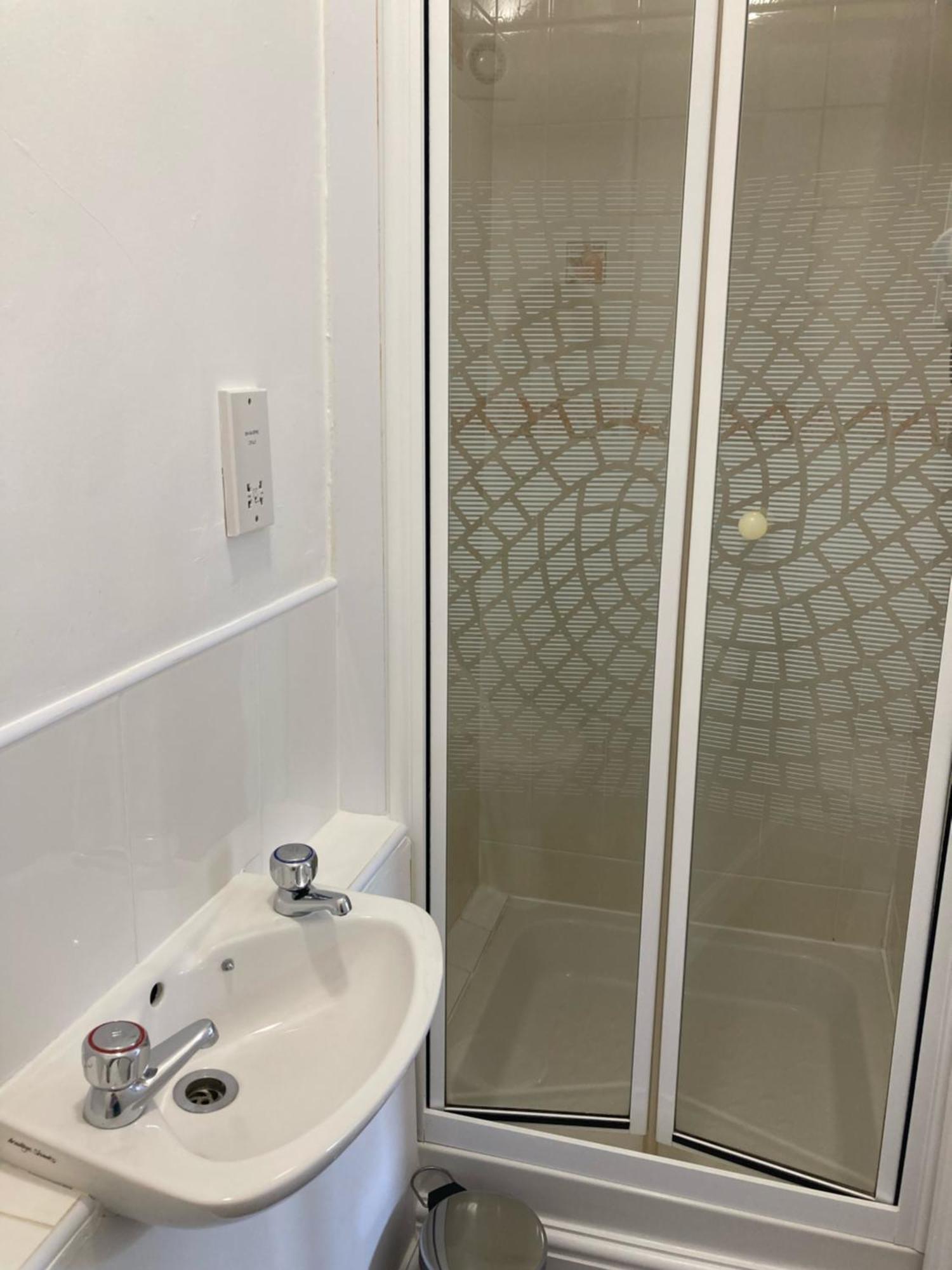 Serenity House Wales 랸가마치웰즈 외부 사진