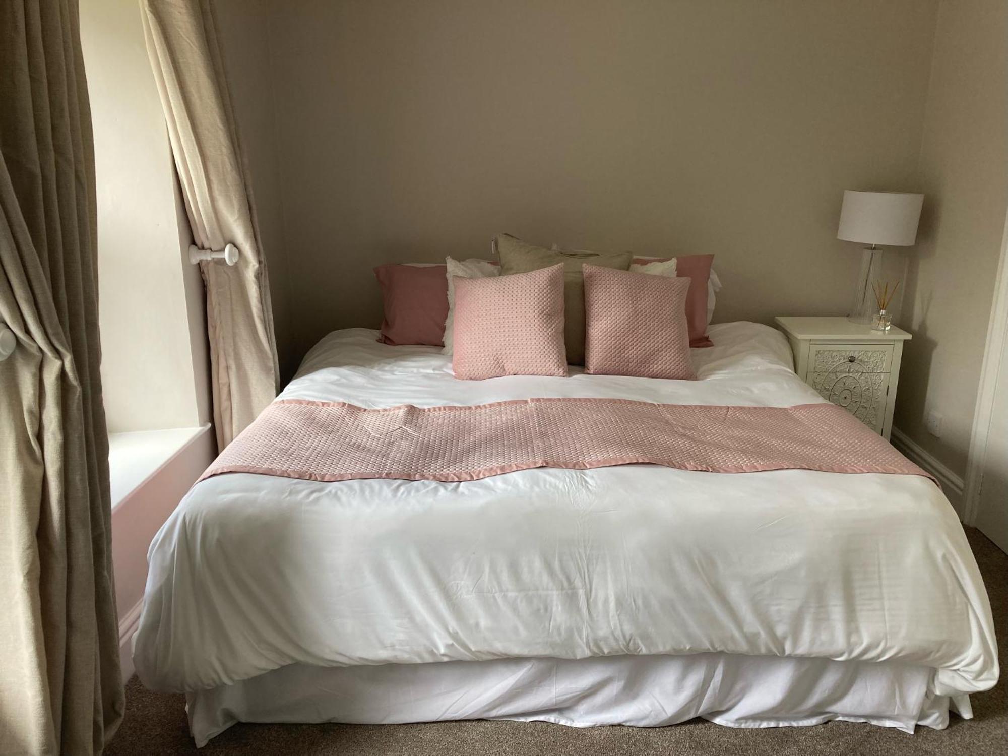 Serenity House Wales 랸가마치웰즈 외부 사진