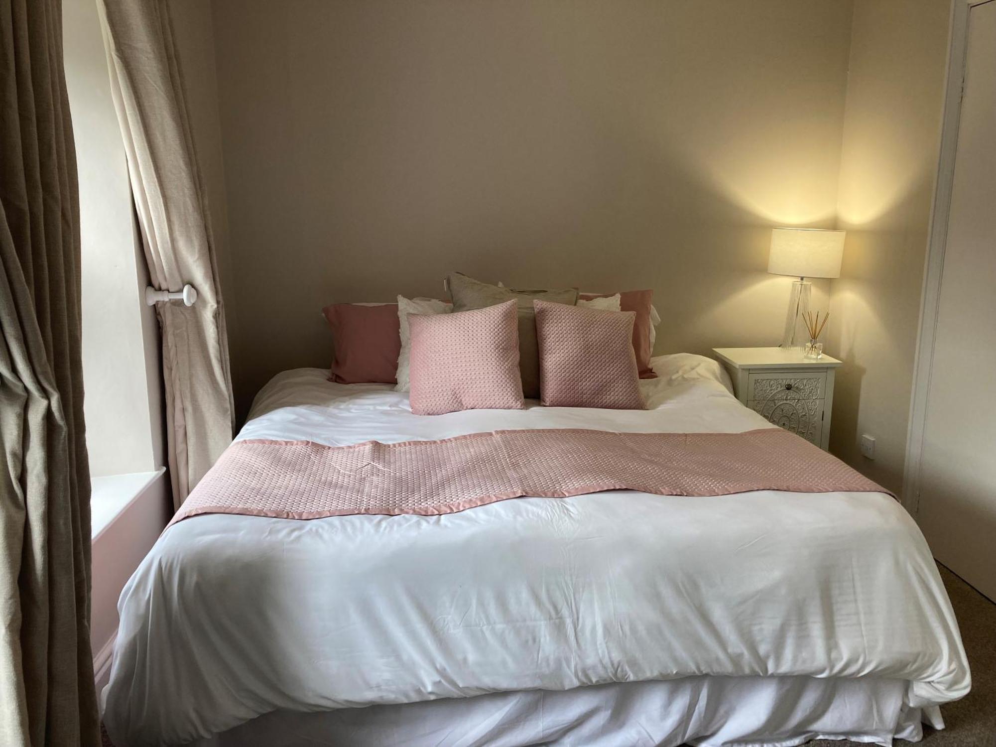 Serenity House Wales 랸가마치웰즈 외부 사진