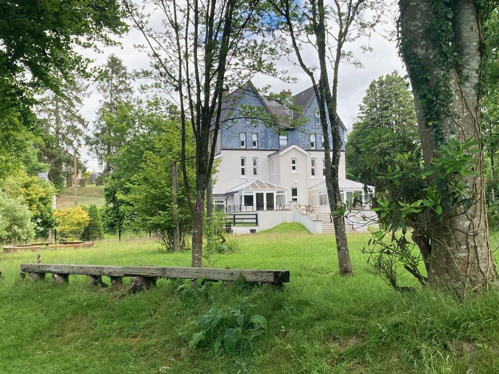 Serenity House Wales 랸가마치웰즈 외부 사진