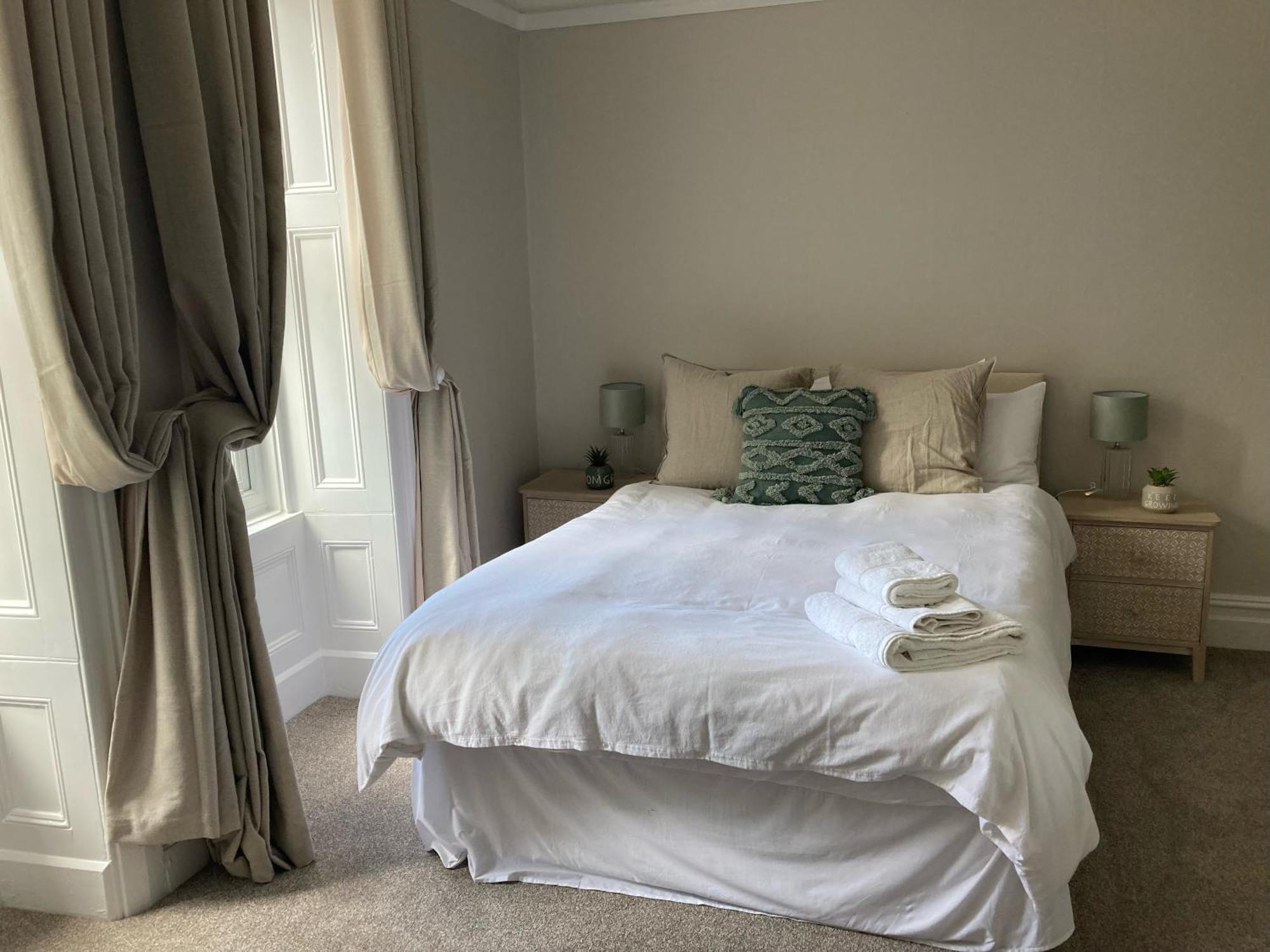 Serenity House Wales 랸가마치웰즈 외부 사진