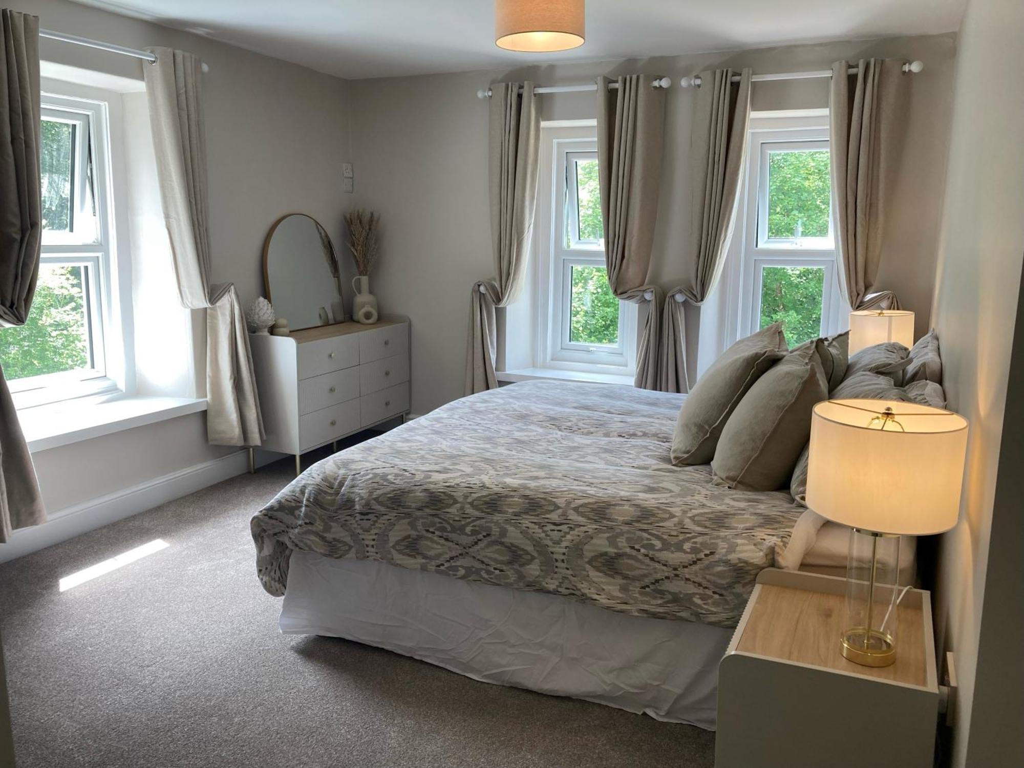Serenity House Wales 랸가마치웰즈 외부 사진
