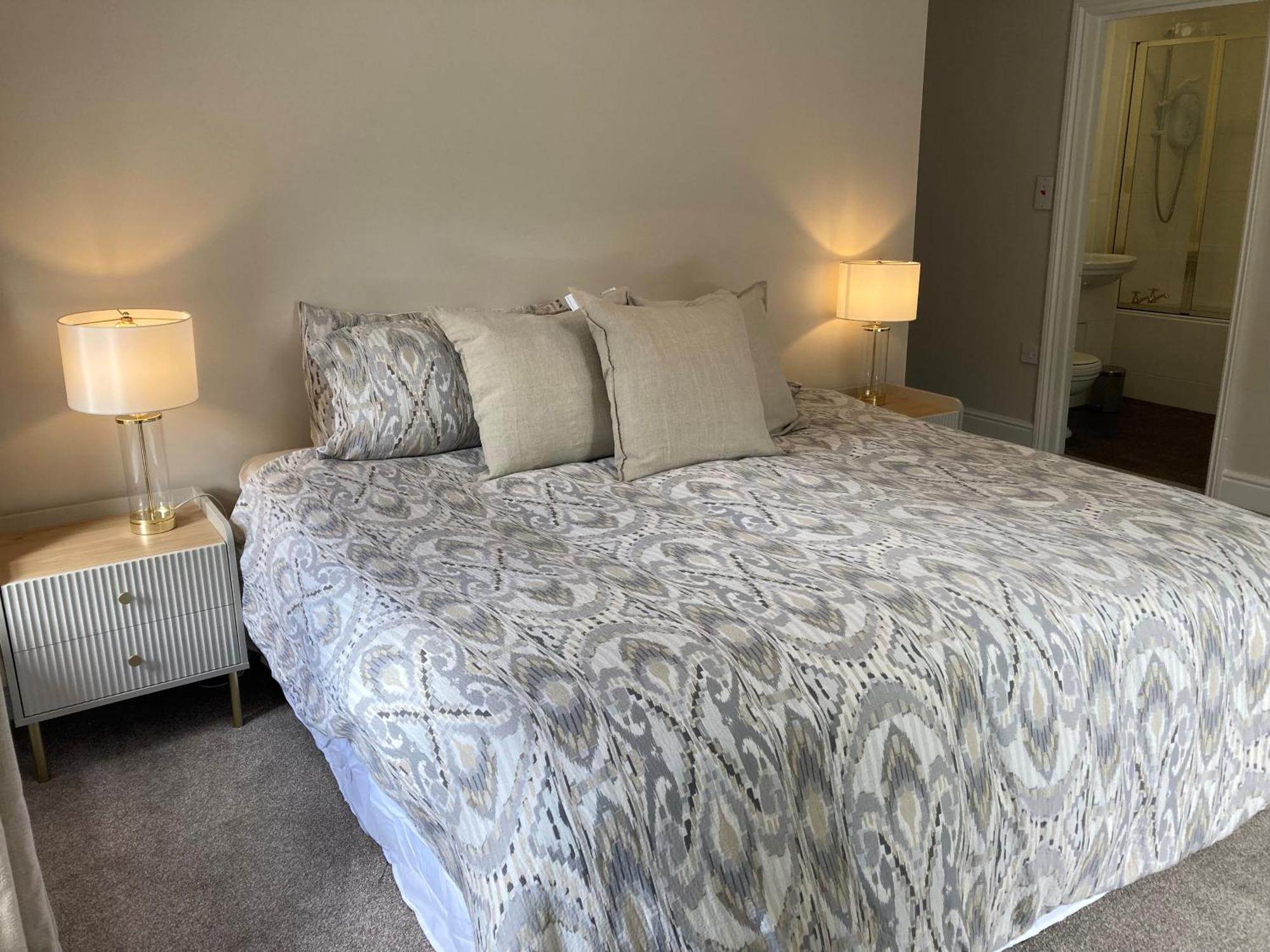 Serenity House Wales 랸가마치웰즈 외부 사진