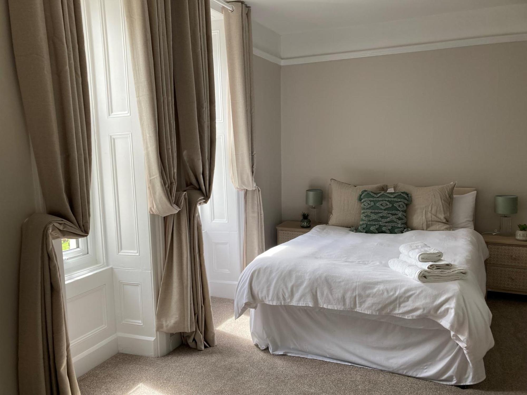 Serenity House Wales 랸가마치웰즈 외부 사진