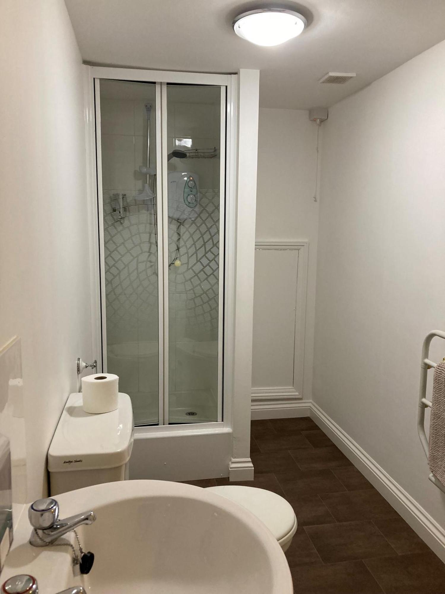 Serenity House Wales 랸가마치웰즈 외부 사진